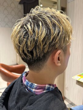 ビスイル 秋葉原店(Vis ill) 刈り上げショートブリーチデザインカット