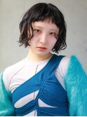 黒髪ミニボブにウェットな束感ウェーブで抜け感