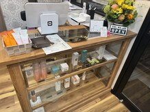 ニコワ(nicowa)の雰囲気(お気に入りのカウンター兼ショーケース♪オススメ商品が並びます)