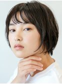 オリーブカラーカーキの小顔ショートボブ2　田原佐知子