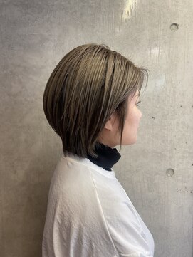 ロータス(Lotus) 耳かけショートボブ