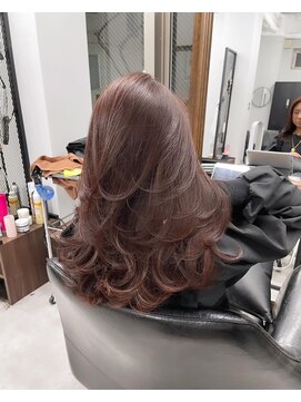 アット(at...) レイヤーカット.ミディアム.ロング.30代.40代.50代.60代