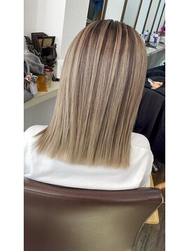 ユートピア(U topia) バレイヤージュ/ハイライト/メッシュ/ミルクティーカラー