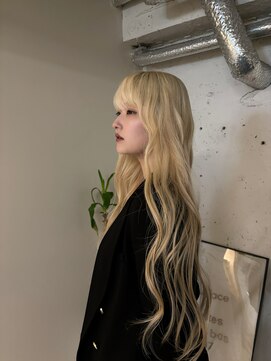 ノラ シンディ(NORA CYNDY) ブロンドハイトーン裾カラーレイヤーカット