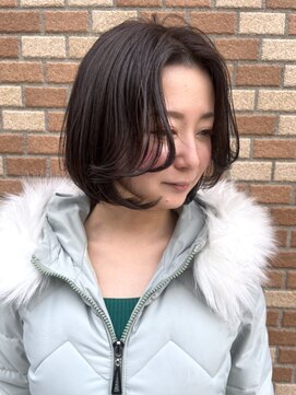 ポルト(porto produced by teatro hair salon) フェイスレイヤー　センターパート　内巻きショートボブ