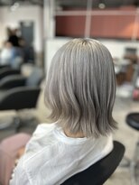 リーオオサカ(Lee Osaka)&nbsp;シルバーカラー×ブリーチカラー/かれん