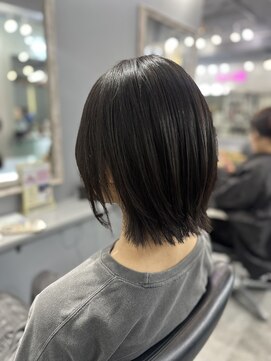 エミン(emyn) 髪が変わる【美髪革命】艶髪/髪質改善/縮毛矯正/代々木