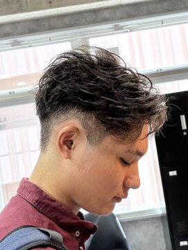 フォンド 津田沼(fond.) MEN’S HAIR/ブルーブラック/フェザーパーマ/津田沼