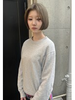 ピア ヤクイン(Pia Yakuin) グレージュ×ミニボブ