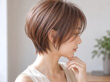 暗く隠す白髪染めを卒業。パッと華やぐ、明るく透明感のある新しい大人の髪色へ
