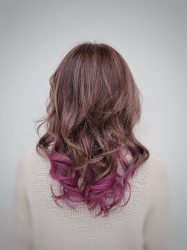 タイガ 上野御徒町(TAIGA) 髪質改善×インナーカラー(ブロッサム)【ヘアメイク 凛】