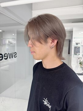 スウィープ(sweep) グレージュ × センターパートウルフ