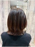 髪質改善で扱いやすい艶ミディ、動きとまとまり両立した美髪へ