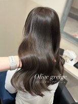 ネリネ 北千住駅東口学園通り前(Nerine)&nbsp;オリーブグレージュ/オリーブベージュ/巻き髪