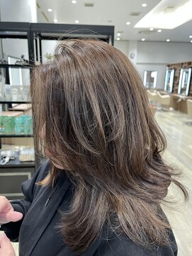 エンリア(ENlier) レイヤーカット　白髪ぼかし　はいらいも