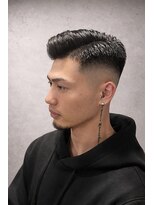 ワンワンオー バーバーショップ 長浜店(@110 BARBER SHOP)&nbsp;サイドパート × スキンフェードで創る、唯一無二の存在感