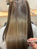 アトレ 福岡大名店(attrait)&nbsp;ベージュロングの上質な透明感×ツヤ感