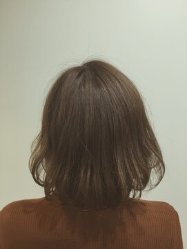 ビグディーサロン(BIGOUDI salon koshien) 【ISAACBLANCO】グレージュ大人ボブ