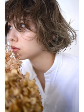 ミラバイグリーン(Mira by green) platinumbeige x 『ennui』ショート