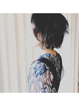 ニアウ ヘアドレス(nIAu. hair dress) 重く軽やかに