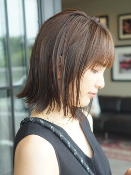 メゾン アヴァロ(Maison Avallo) 毛先のゆるっとしたハネが大人ヘルシーな切りっぱなしボブ