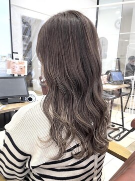 クアトログランシュ ひたちなか店(QUATRO×GranCieux) ナチュラルバレイヤージュ×パールグレージュ