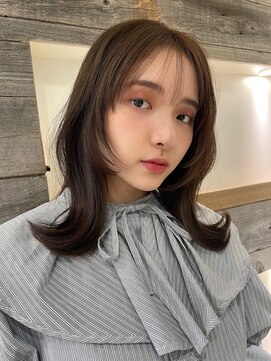 アイヴィ 表参道(IVY) フェイスレイヤーオリーブカラーくびれヘア【肥田亜沙美】