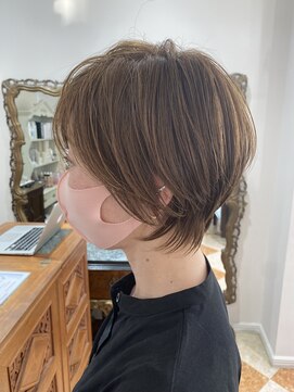 ヘア ヴァーゴ(Hair vago) 大人ウルフショート、白髪ぼかし