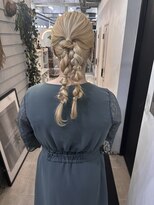 ジゼル 博多(GiseL)&nbsp;【杏実】ツインポニー　結婚式ヘアセット　パーティーアレンジ