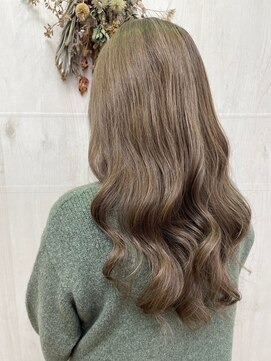 プランタン(Printemps) 透明感シルキーベージュ赤み消しカラー×ゆるふわウェーブ