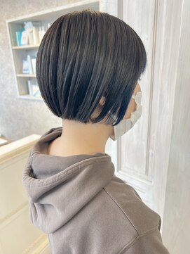 キャアリー(Caary) 福山市Caaryパツっとミニボブ暗髪ブルージュインナーカラー