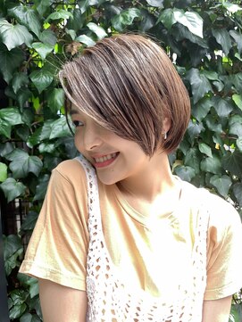ミィ 表参道(mee.) 【mee.】ハセガワヒトシ　小顔スッキリストレートショート