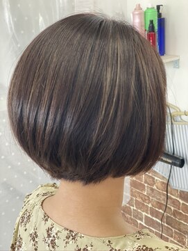 髪こうぼう 丸みの可愛いボブ