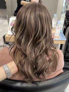 レディアル 大宮(REDEAL ope.) 【白髪手術】　ベージュハイライト