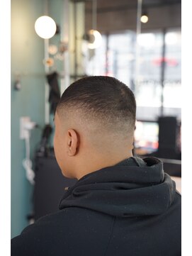 タイト スワッグ バーバーワークス(TIGHT SWAG BARBERWORKS) BUZZスキンフェード