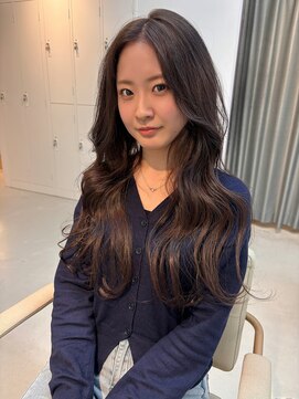 シダ(sida SAIIN) 20代30代暗髪グレージュ小顔ロングレイヤー