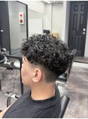 テーパーフェードショートスパイラルパーマ