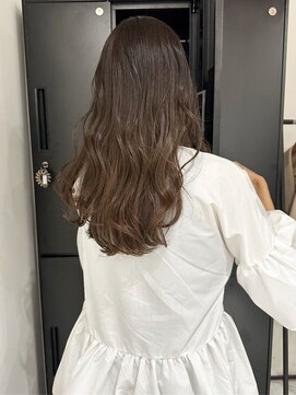 カミエ(kamie) 透明感あるグレージュロング×上質トリートメント