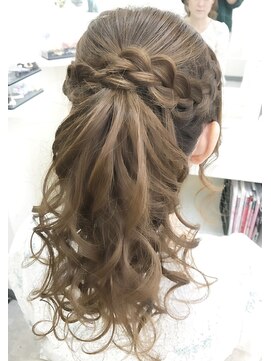 ヘアーメイク ティアラ(Hair make Tiara) 編込みポニーテールヘア☆+゜