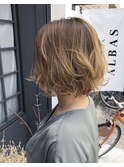 『ALBAS』バレイヤージュ×ベージュ×ボブ×無造作ウェーブ