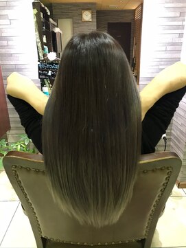 美容室 イルフェドゥ(Il fait doux) シルバー系グラデーション