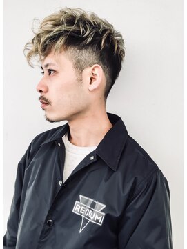 トルネード(TORNADO) 大人外国人風ハイライト アップバングツーブロック刈り上げ