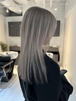 ヨロ 小岩(YOLO) レイヤーカットハイライトショートヘアイルミナカラーオージュア