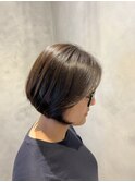 大人ショートボブで小顔見え◎前下がりショートボブ