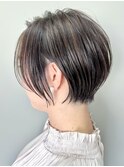 大人ショートボブ　アッシュグレージュ　ハイライト