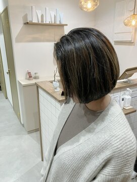 ナラ(nala) ハイライト/白髪ぼかし/ボブ/カシミヤトリートメント