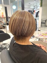 イリス(Hiris)&nbsp;細めハイライトショートボブ