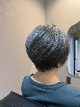 リンダエイト(LINDA eight∞) ショートカット/50代/くびれショート/白髪ぼかし/アラフィフ