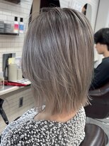 エラ(ELLA)&nbsp;レイヤーボブ×バレイヤージュ　シャドールーツ　ブリーチ