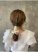 リボンを使ったローポニースタイル